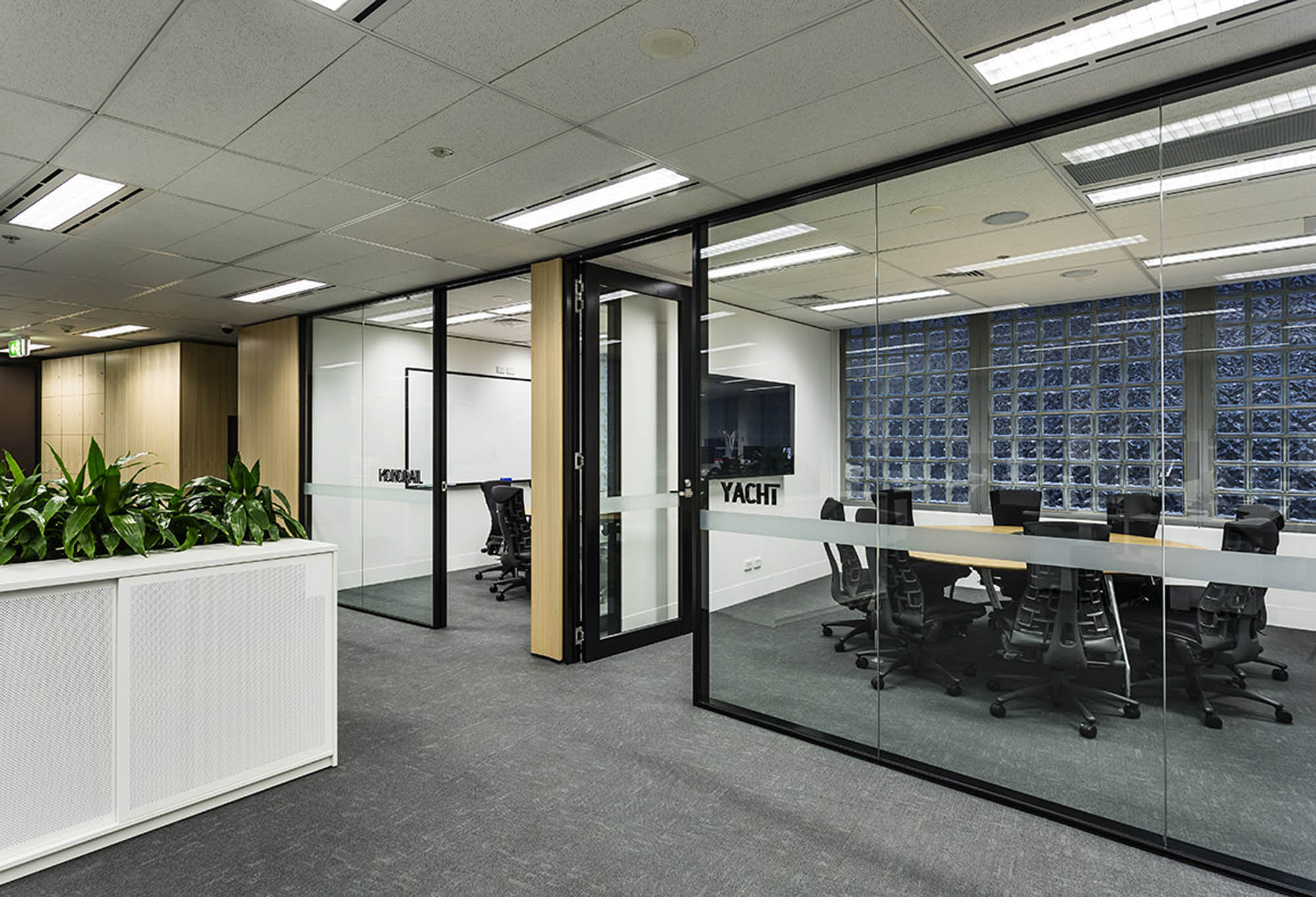 transurban sydney fitout meeting room glass planter linkt