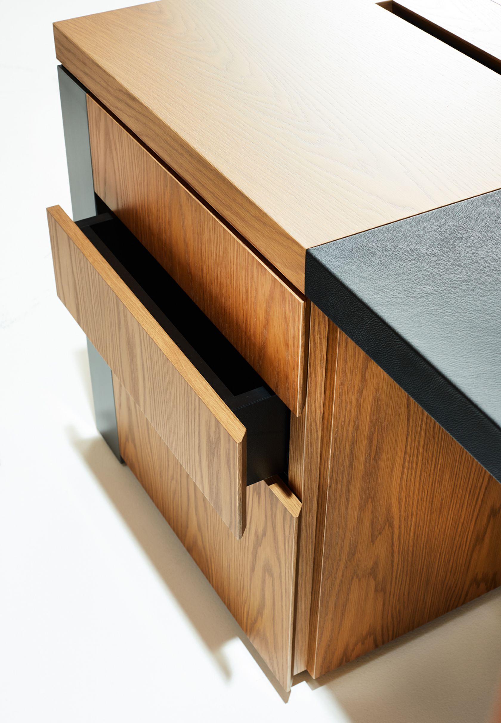 Linear Executive Desk Detail Draw