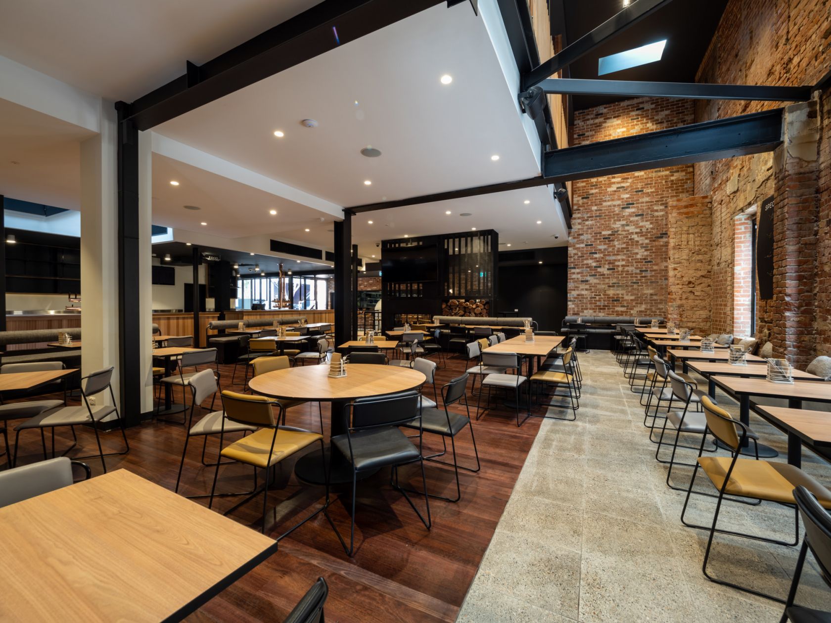 strathmore hotel adelaide dining area