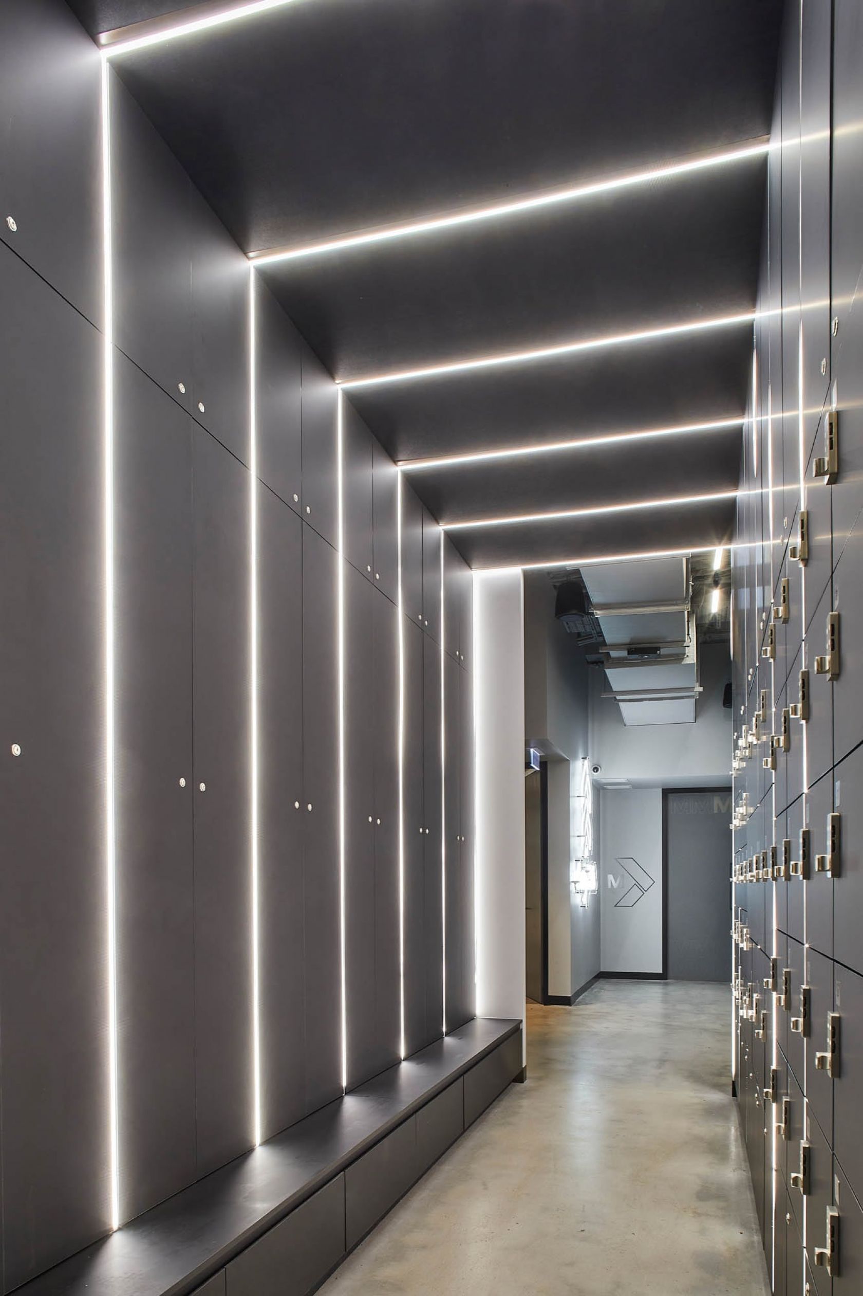 barrys bootcamp surry hills gym lockers led illuminated 