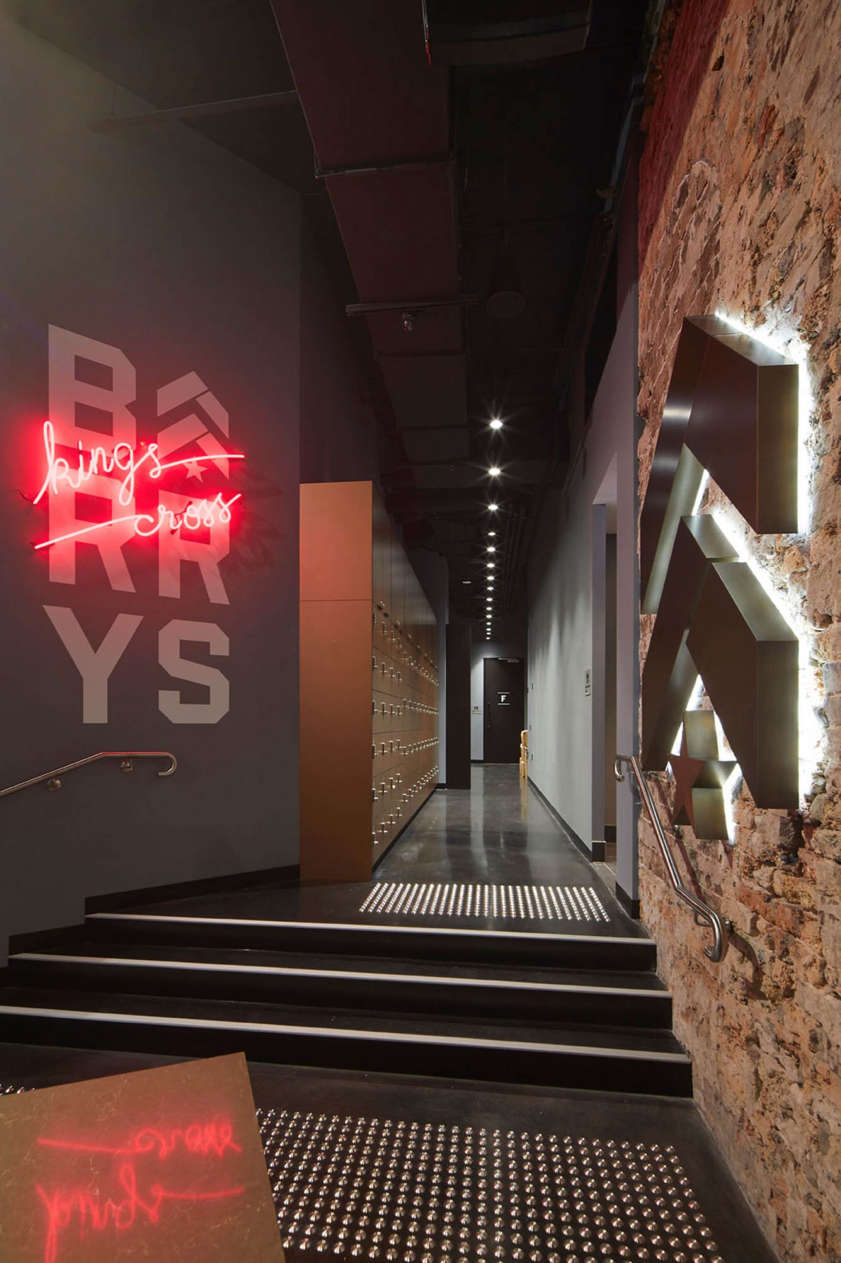 barrys bootcamp kings cross gym fitness construction fitout design signage lockers stairs raw exposed bricks