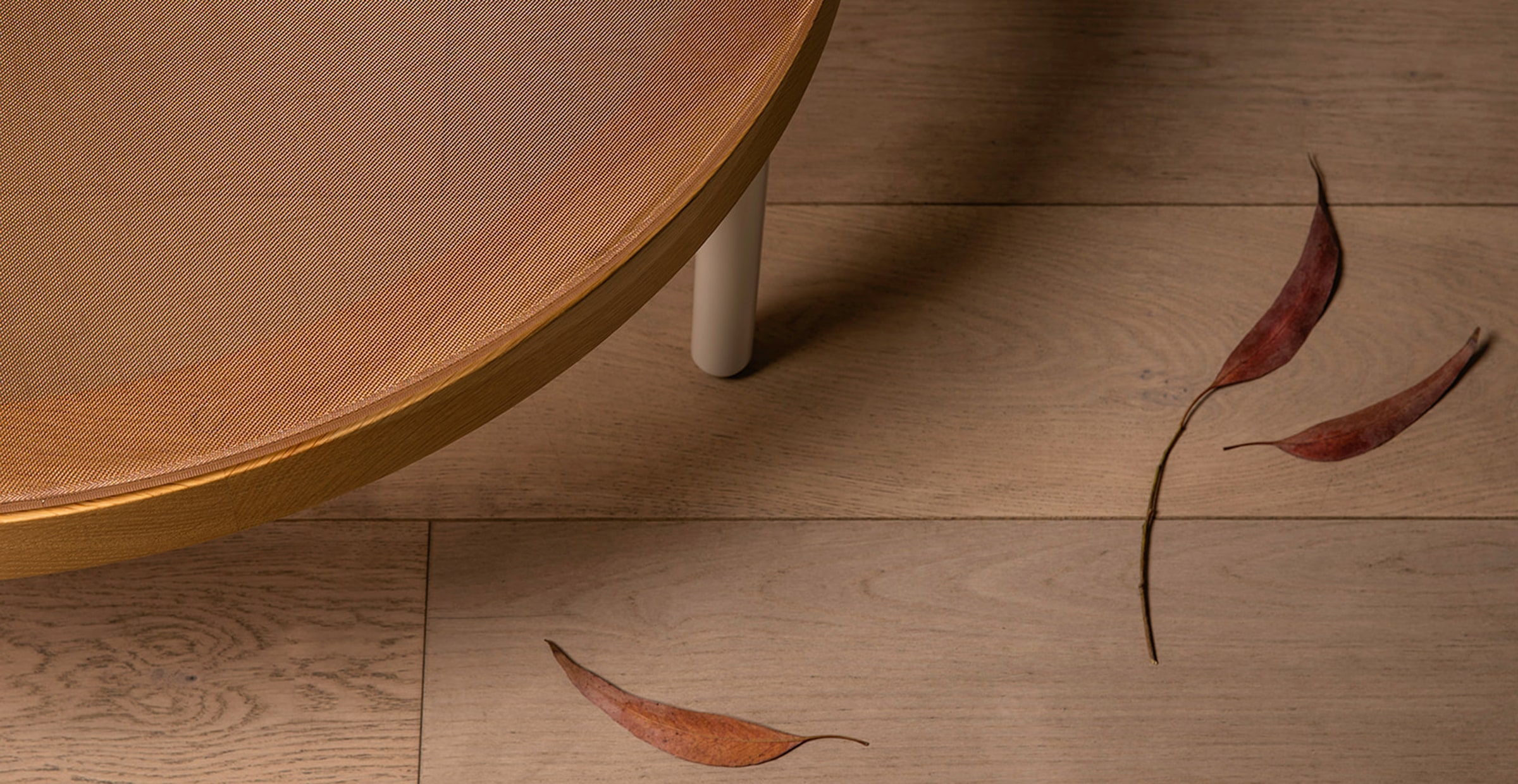 ColourLab Hero Slider / Cooper Mesh Glass Goodwood Table
