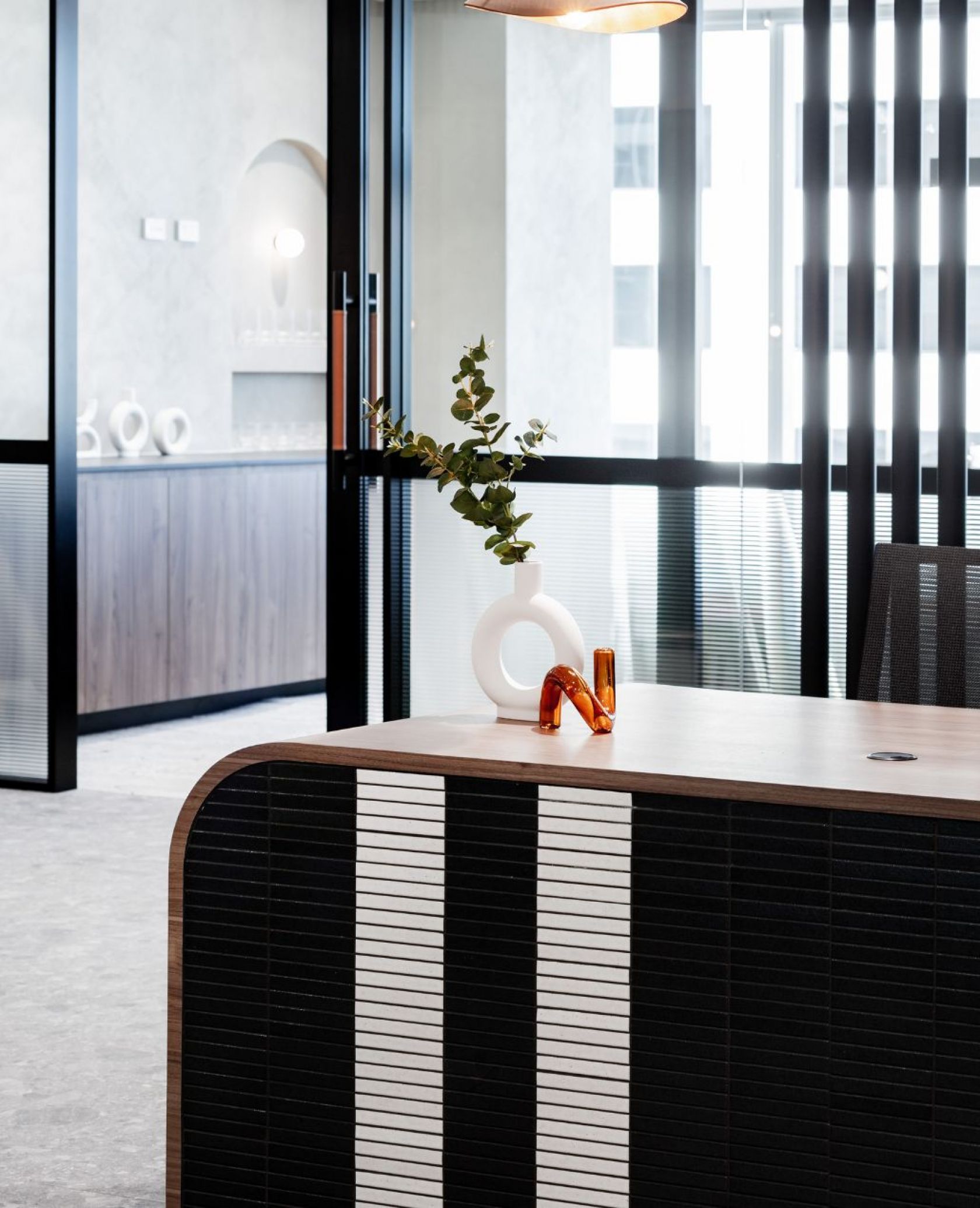 investa spec suites market street level 18 office fitout sydney schiavello construction portrait desk plant