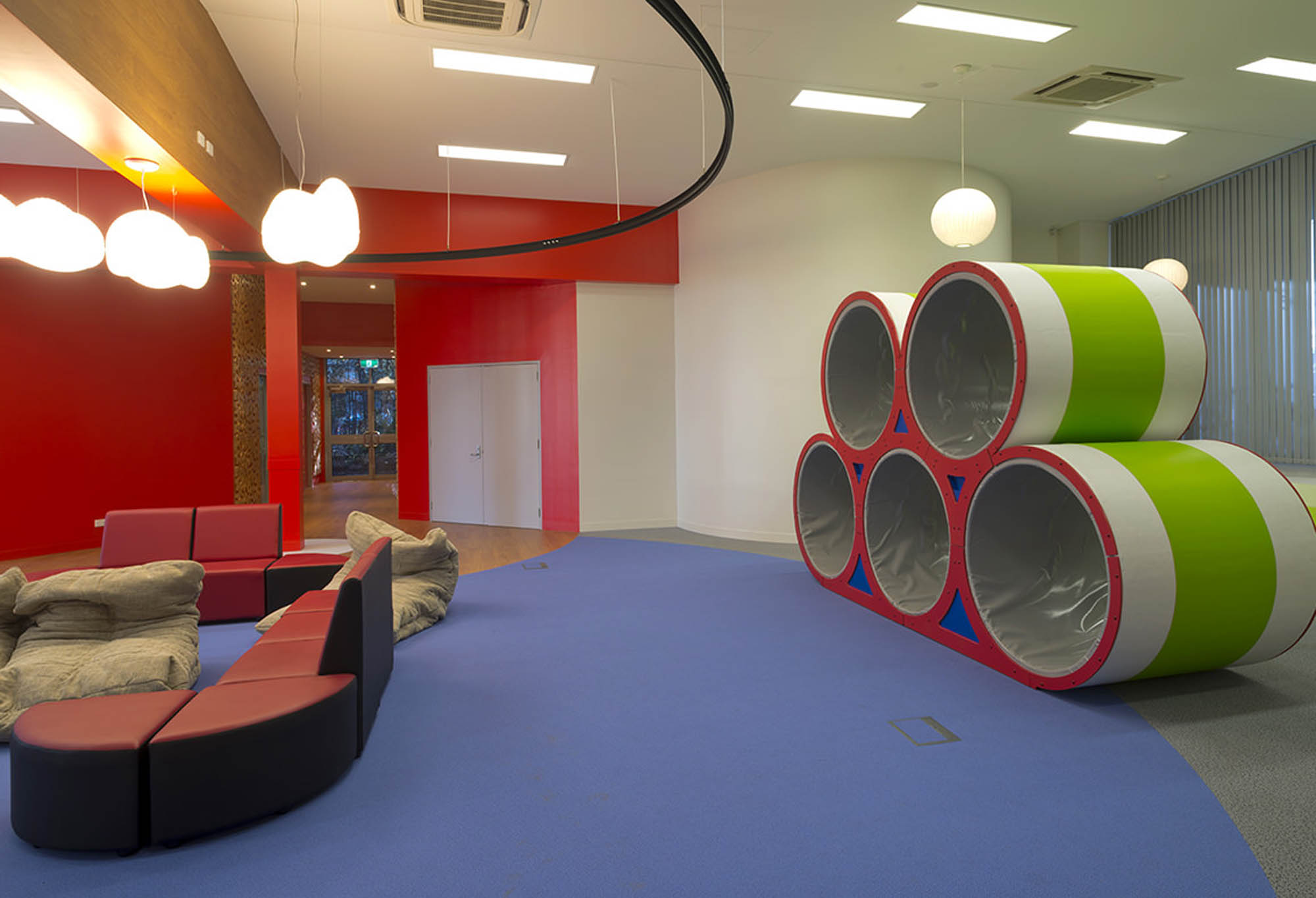 concord-school-discovery-centre-education-refurb-vic-beanbags-blue-red-green