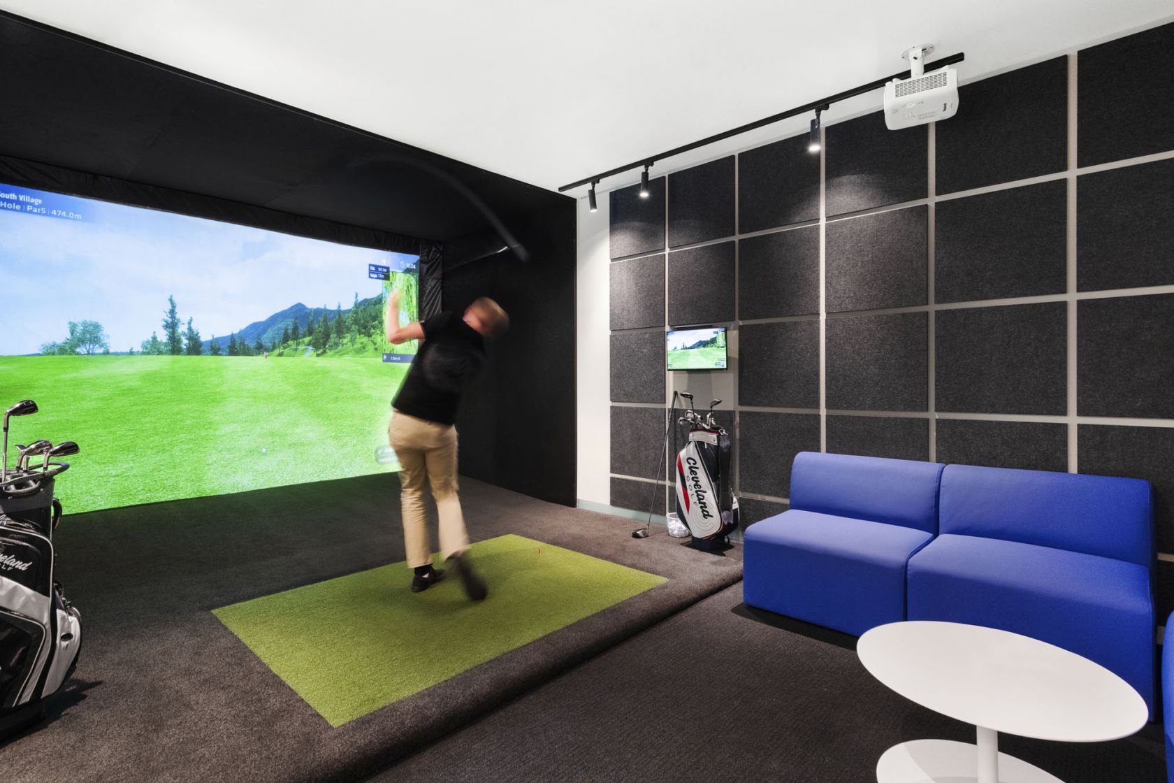 the commons qv golf simulator