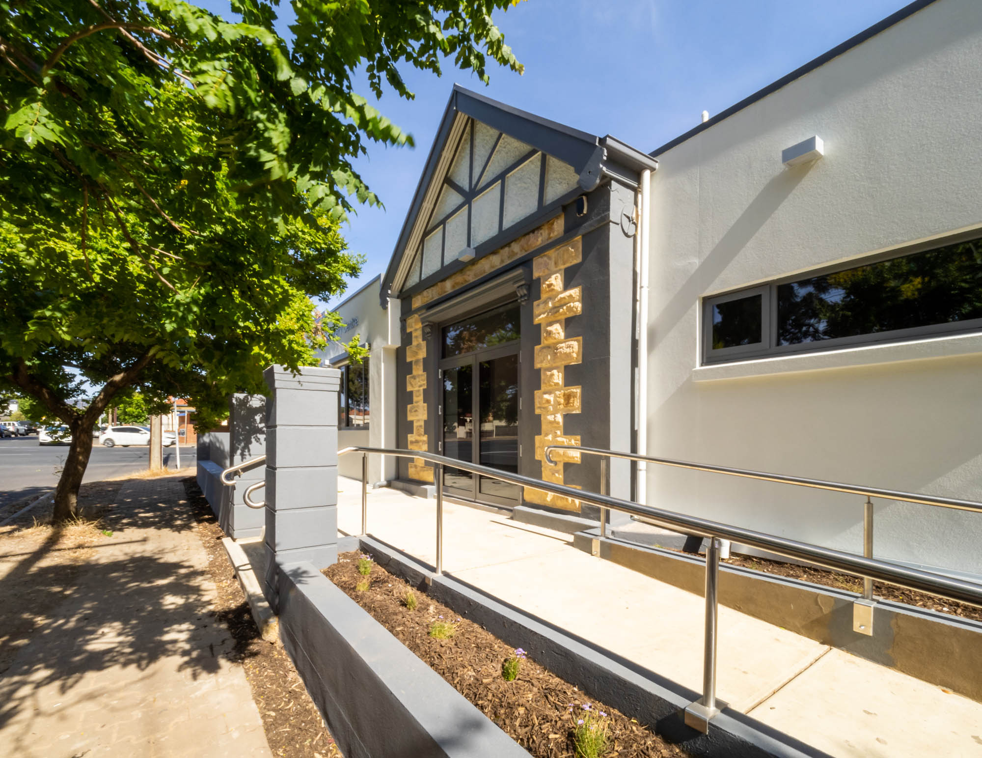 Payneham Veterinary Centre clinic healthcare animal pet construction new build heritage refurbishment adaptive reuse sandstone entry facade exterior building 