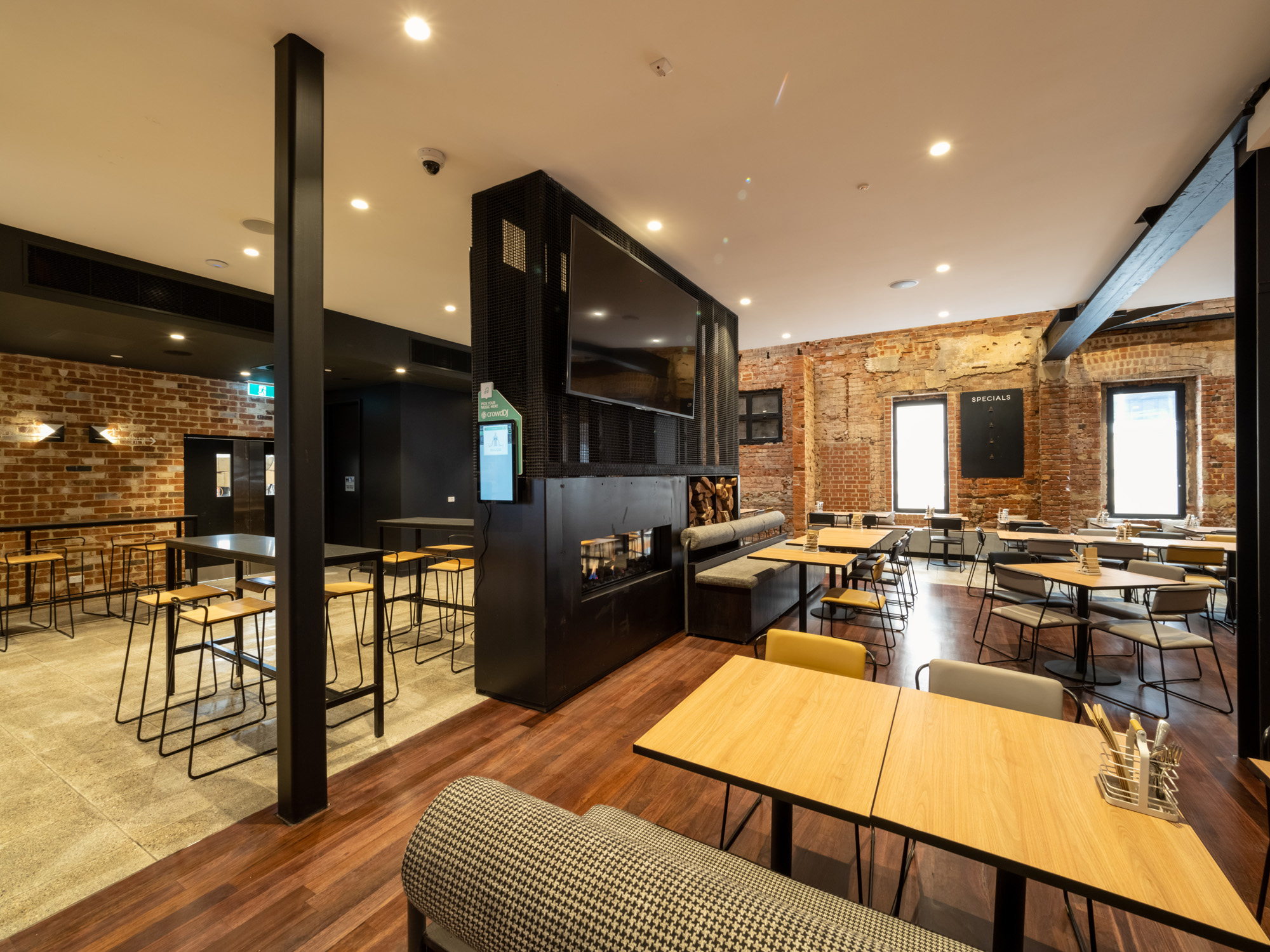 strathmore hotel adelaide dining area fireplace