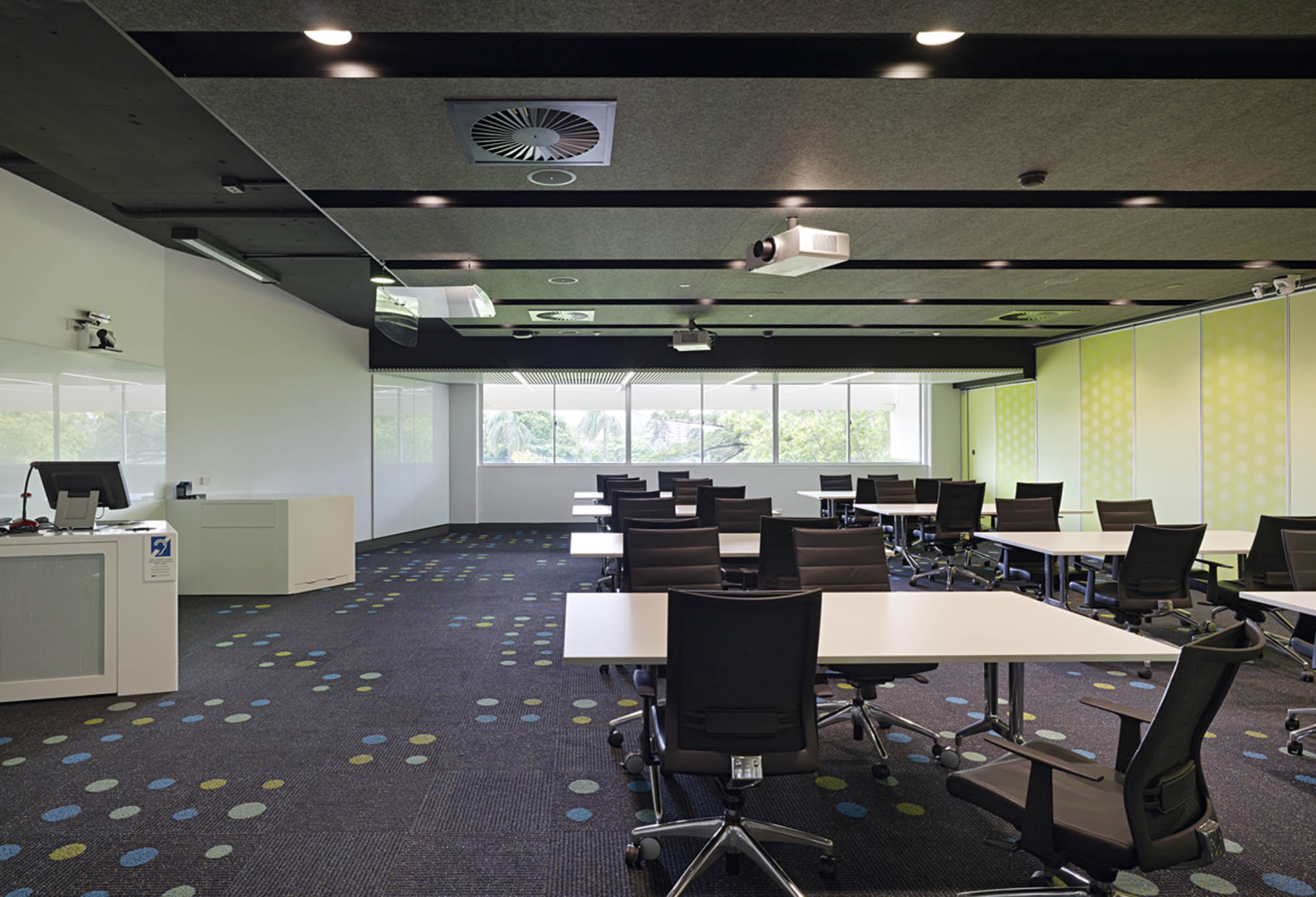 queensland-university-of-technology-executive-education-centre-education-building-upgrade-interior-refurbishment-qld-seminar-room