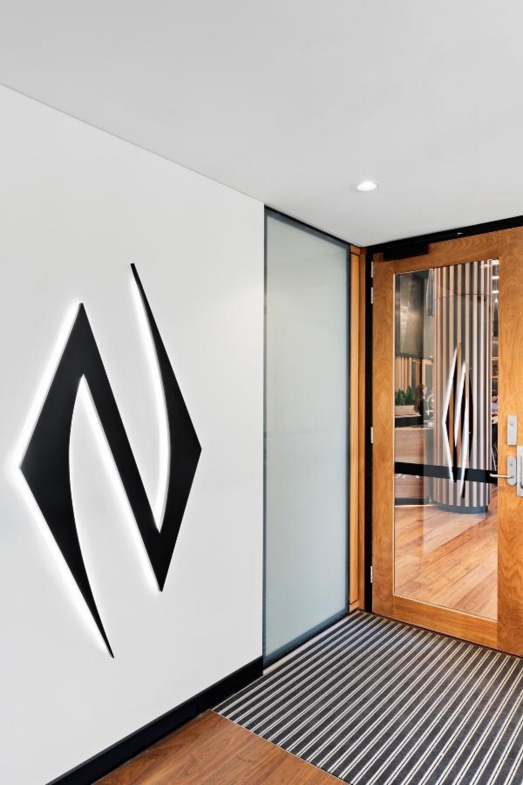 schiavello construction southbank melbourne nioa office fitout glass door