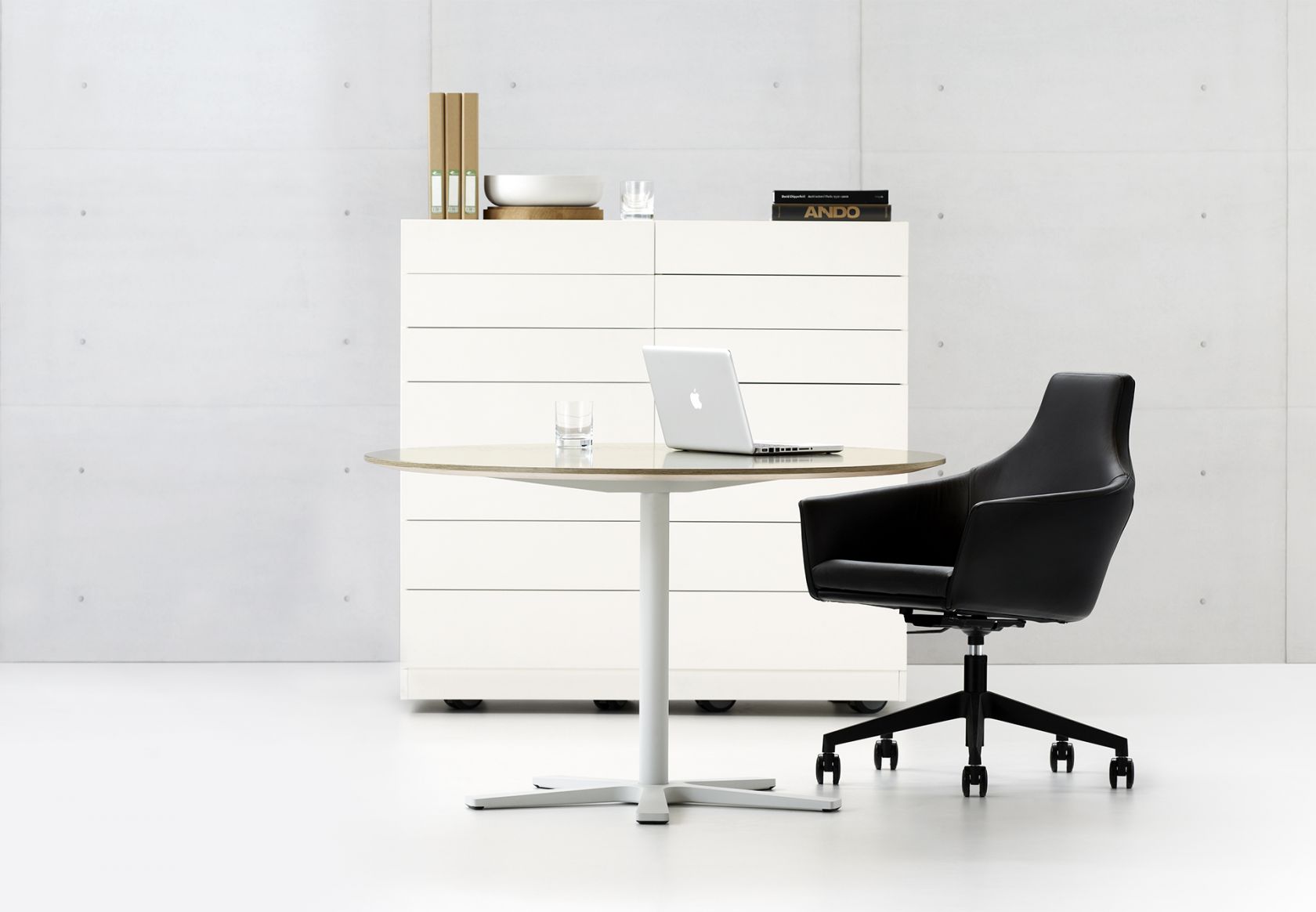 Krossi Table and Palomino Chair