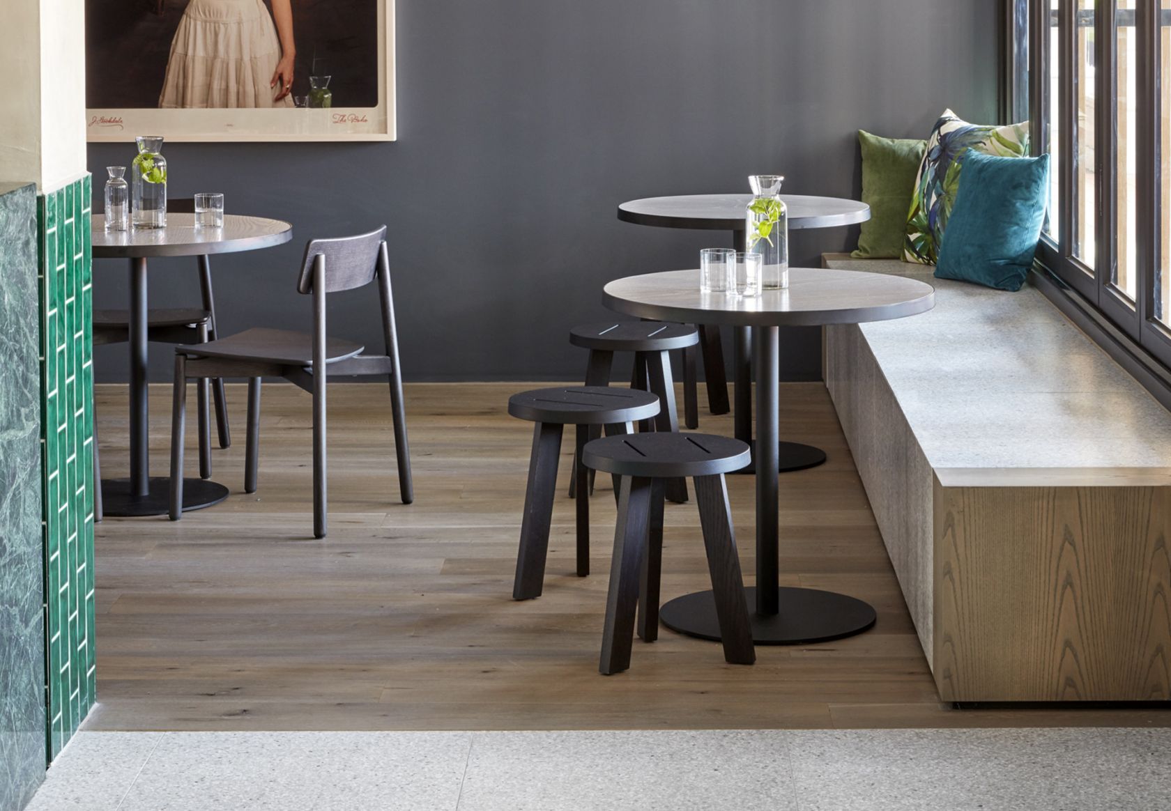 Cap Stool low black in cafe