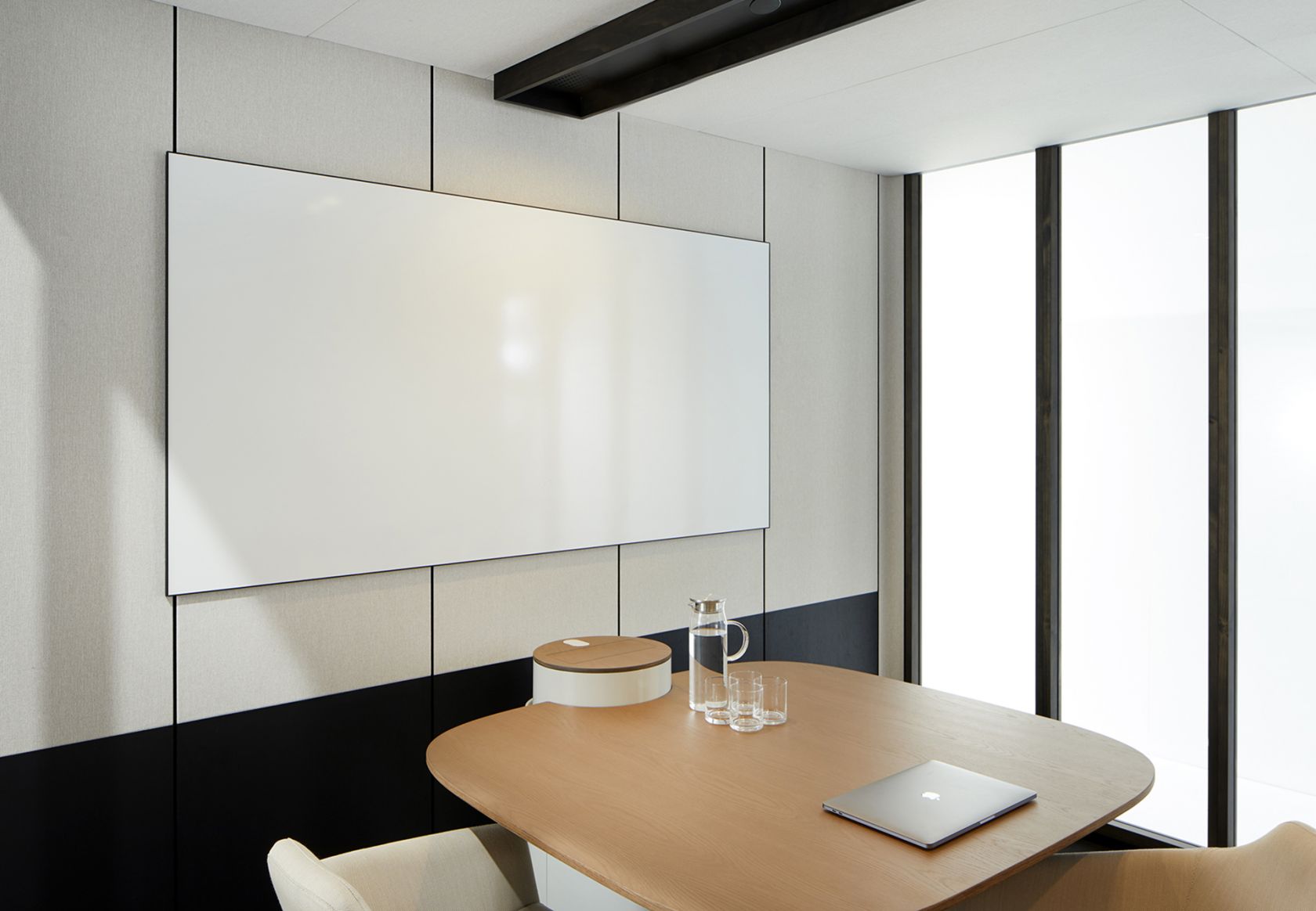 Focus Quiet Meeting Room, Agile Table (internal)
