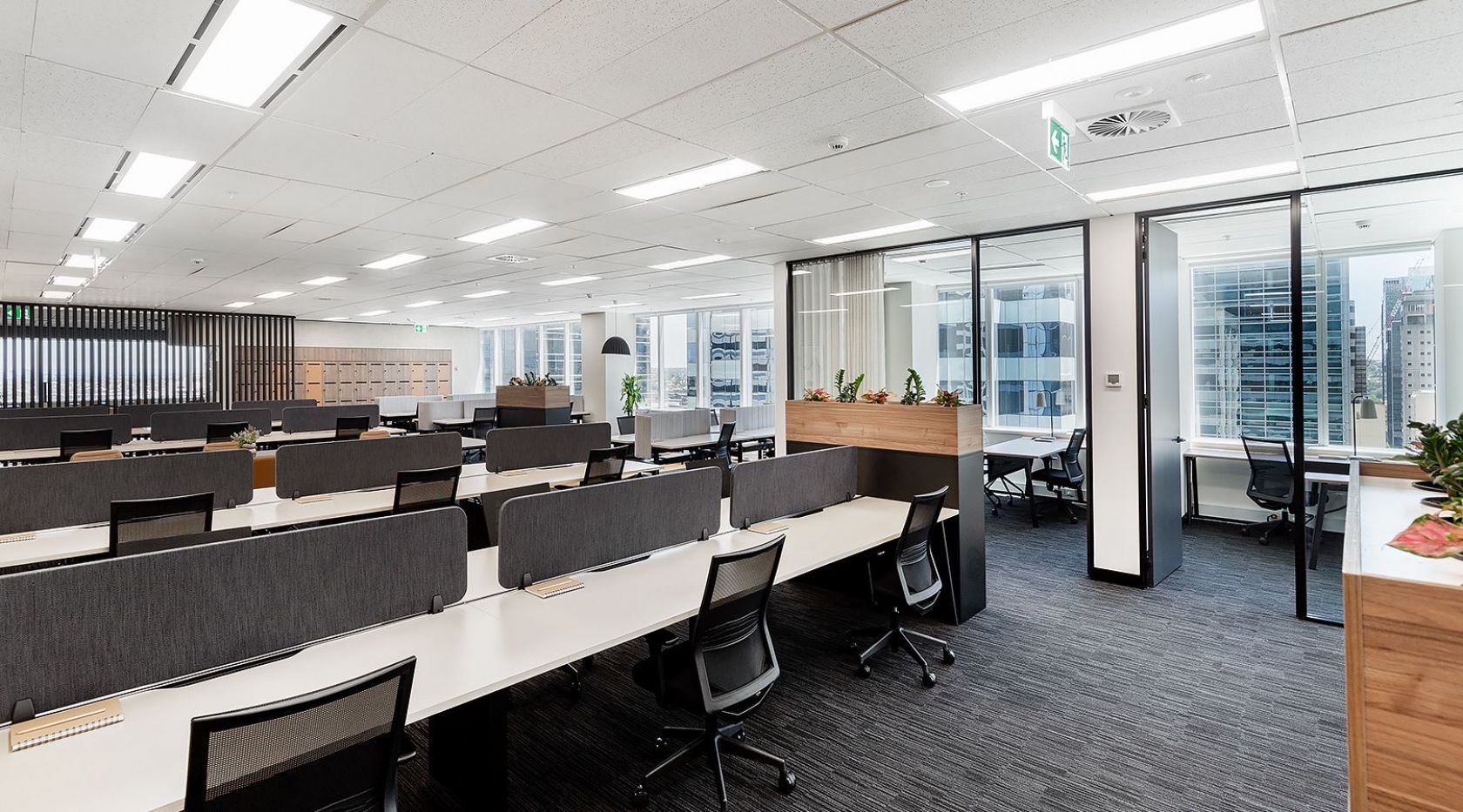 investa spec suites market street level 18 office fitout sydney schiavello construction desks