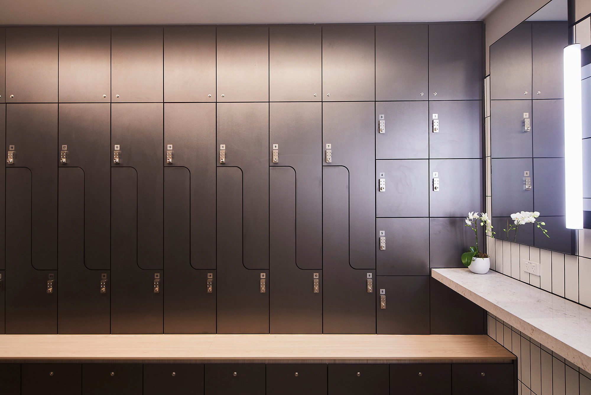 grey lockers in barrys bootcamp surry hills gym