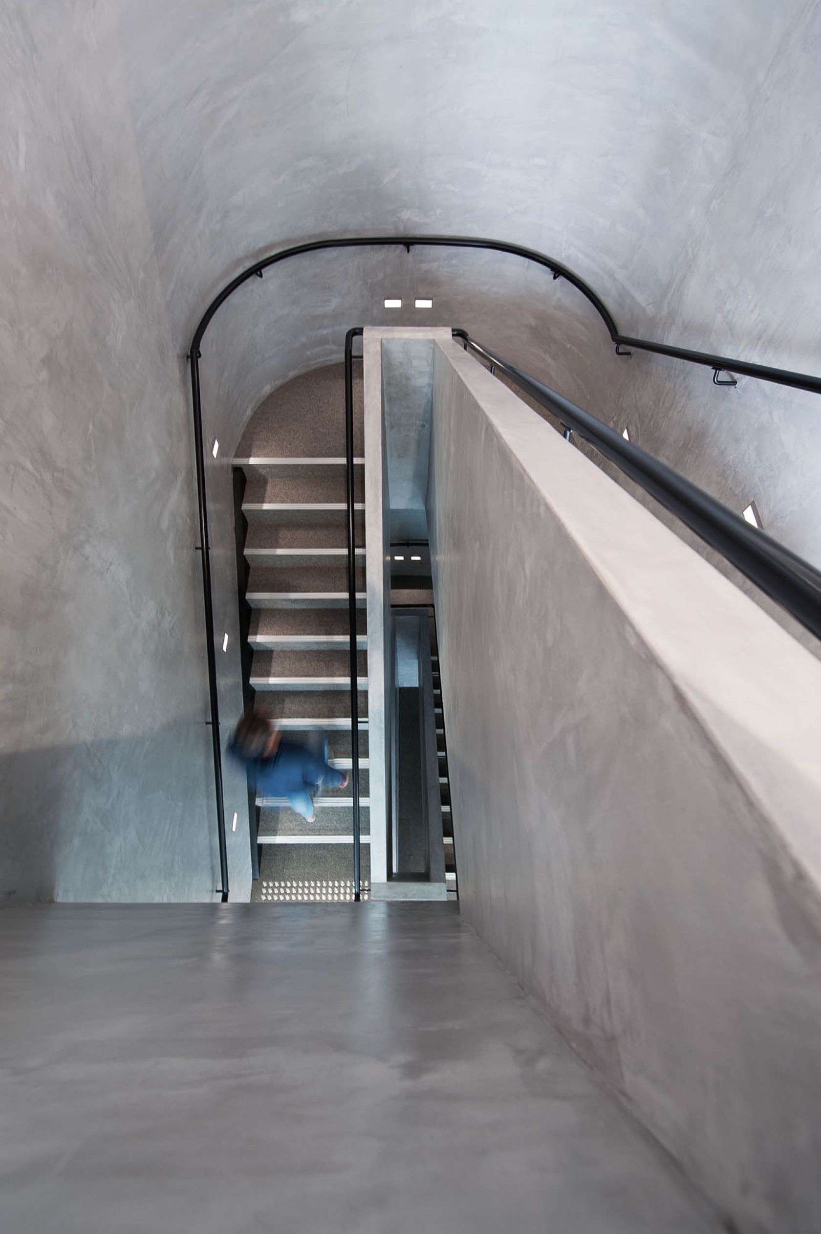 australian government solicitor melbourne office featuring concrete cladded internal staircase