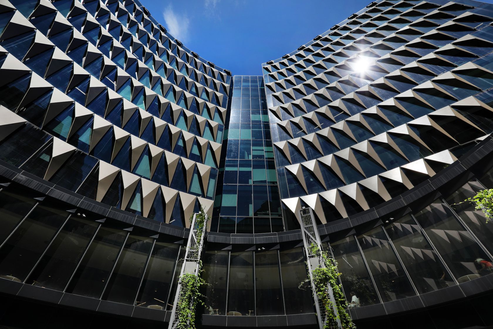 UoM Exterior 1