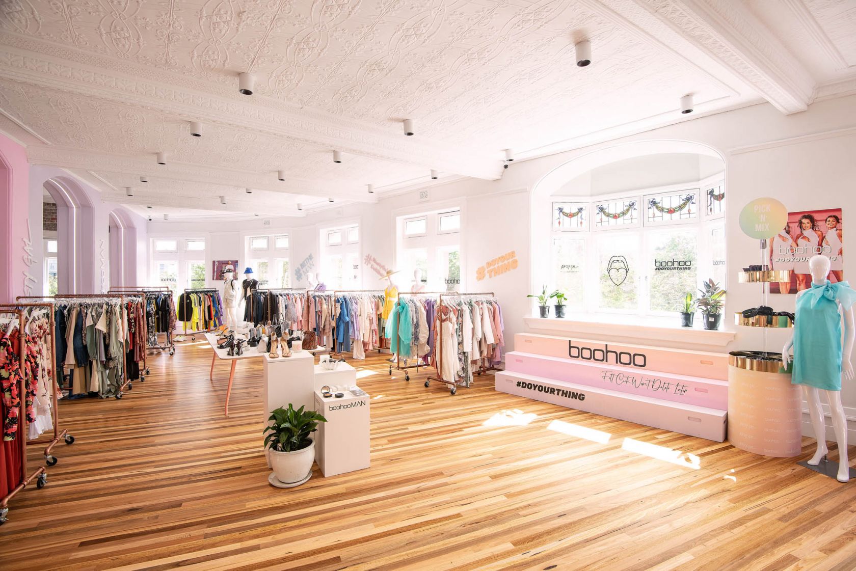 boohoo headquarters sydney darlinghurst schiavello construction heritage fashion garments clothes showroom pressed metal panel ceiilng arches timber floor 