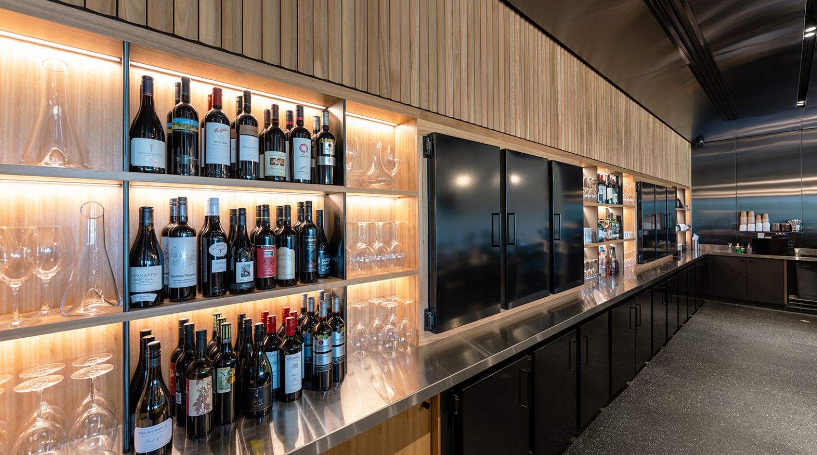 kooyonga golf club adelaide schiavello construction fitout timber bar shelf