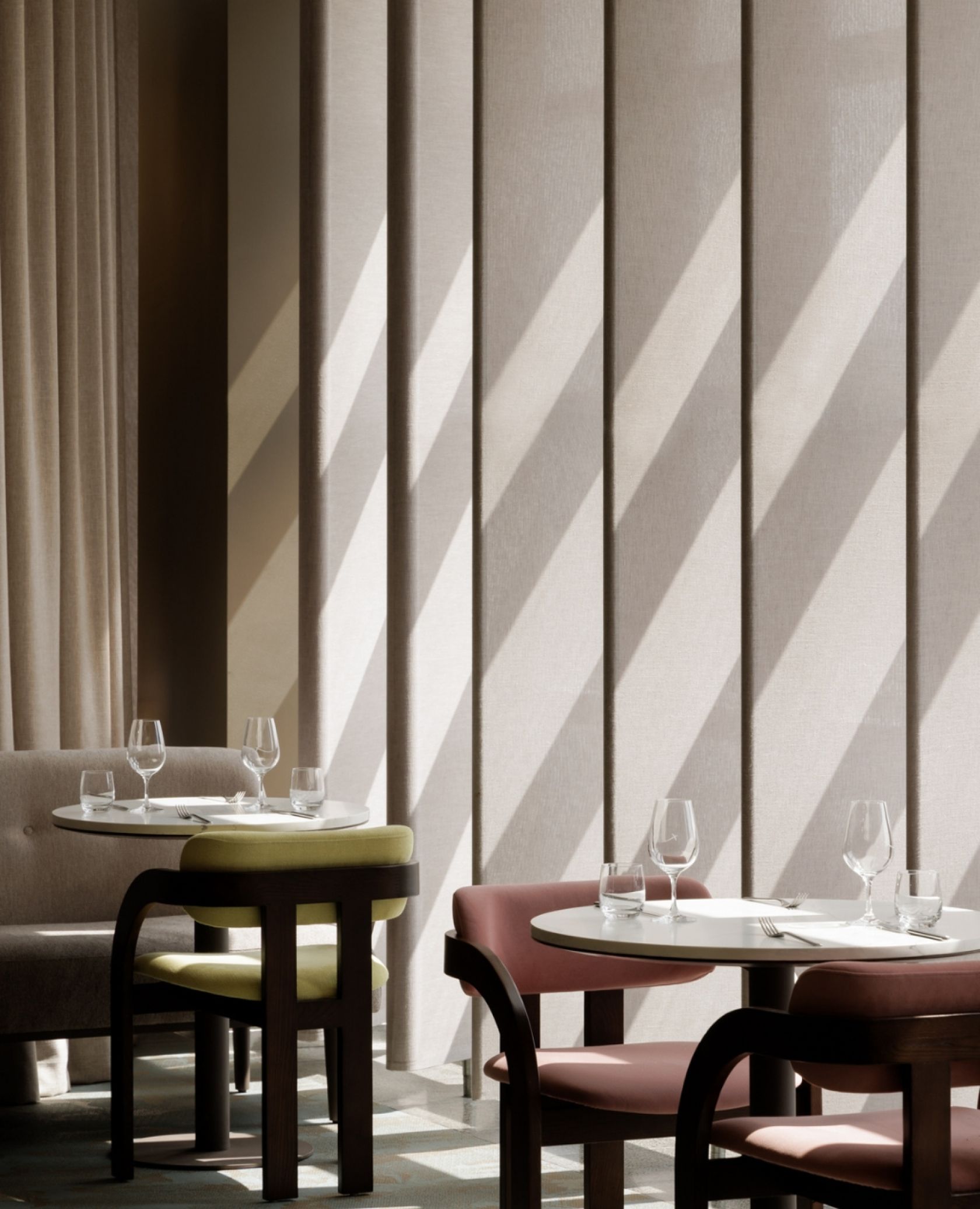 park_royal_hotel_refurbishment_schiavello_construction_shutters