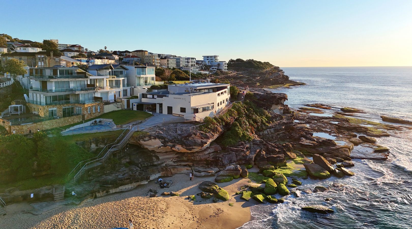 tamarama_surf_life_saving_club_waverley_council_sydney_schiavello_construction_exterior_view