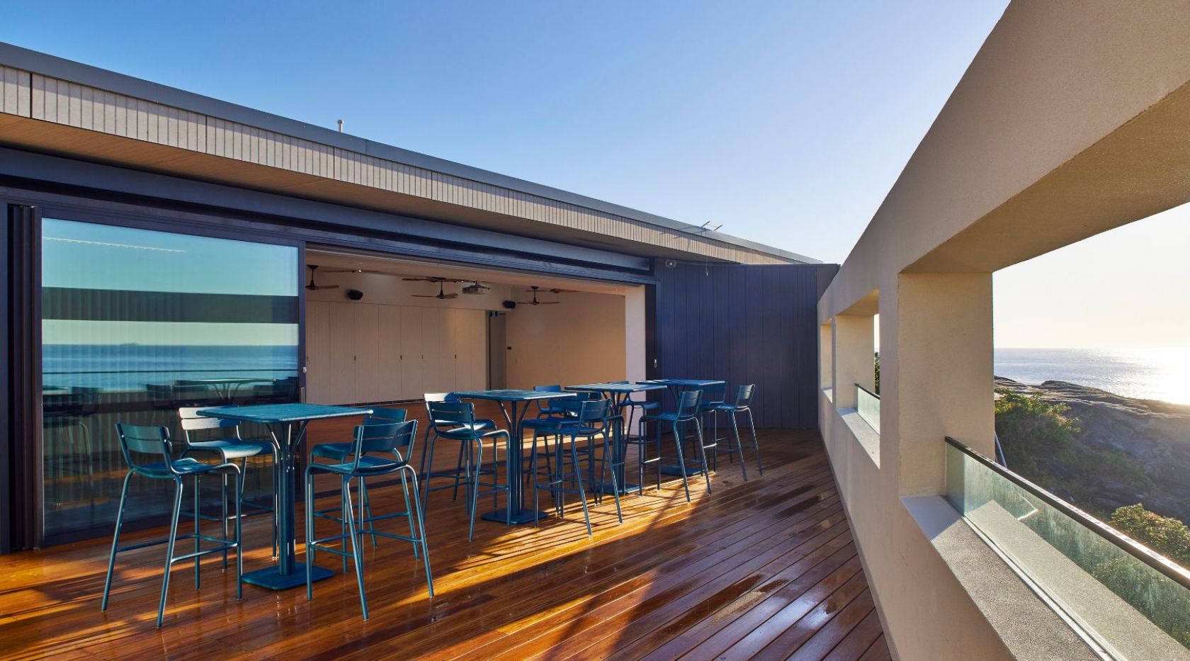 tamarama_surf_life_saving_club_waverley_council_sydney_schiavello_construction_outdoor_seating