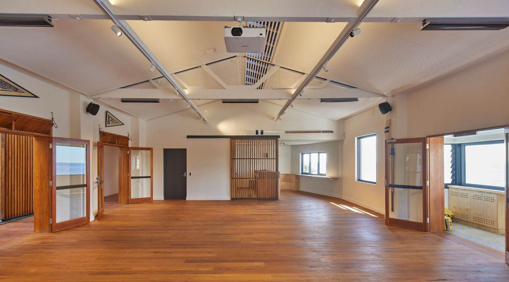 tamarama_surf_life_saving_club_waverley_council_sydney_schiavello_construction_hall