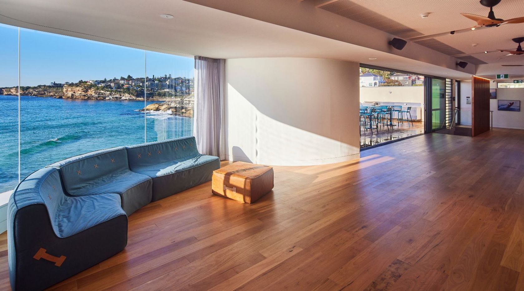 tamarama_surf_life_saving_club_waverley_council_sydney_schiavello_construction_couch