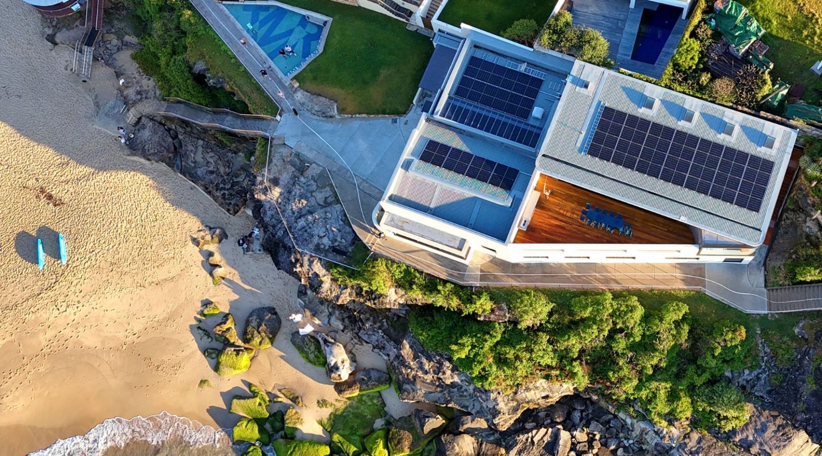 tamarama_surf_life_saving_club_waverley_council_sydney_schiavello_construction_overhead_view
