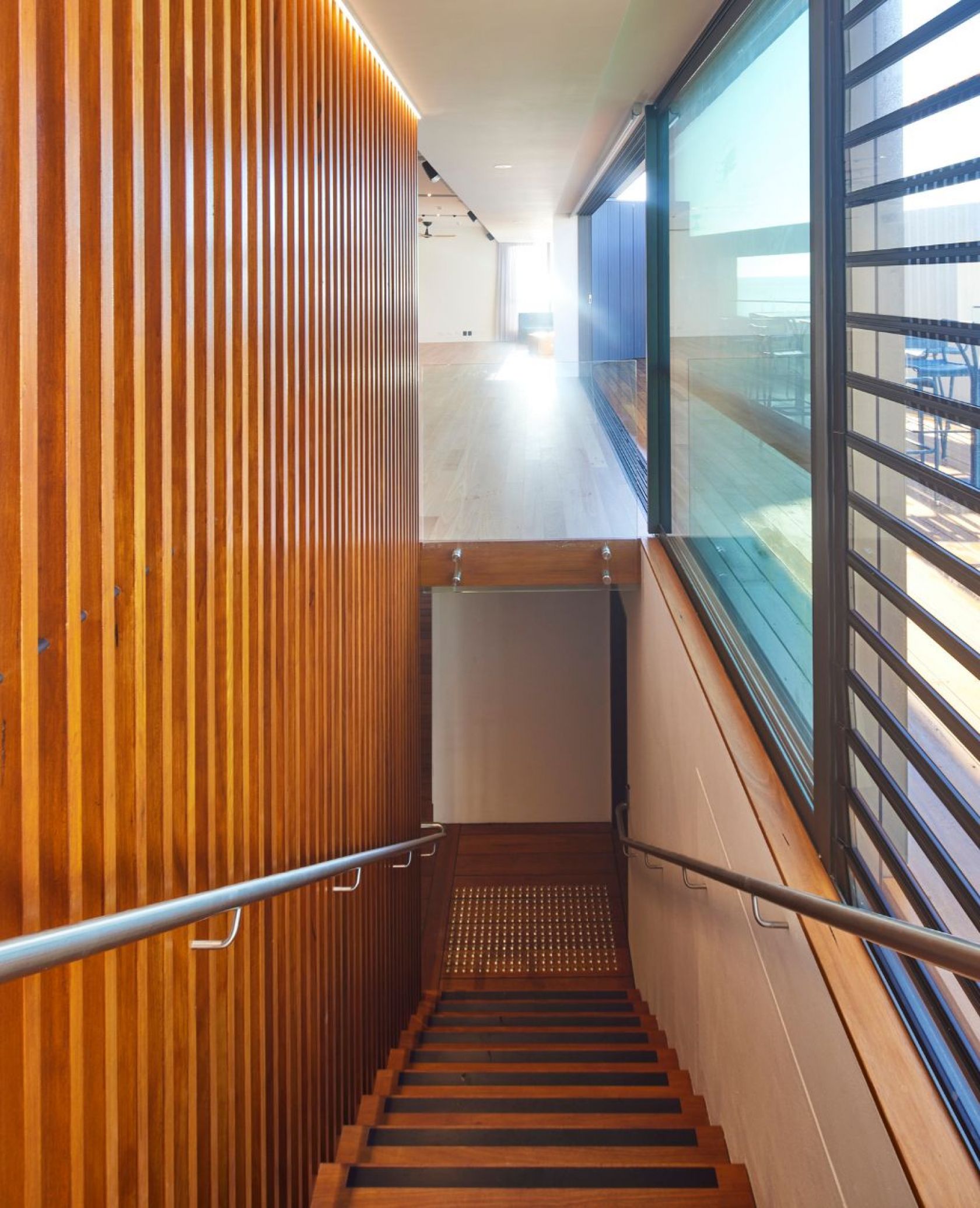 tamarama_surf_life_saving_club_waverley_council_sydney_schiavello_construction_internal_stairs